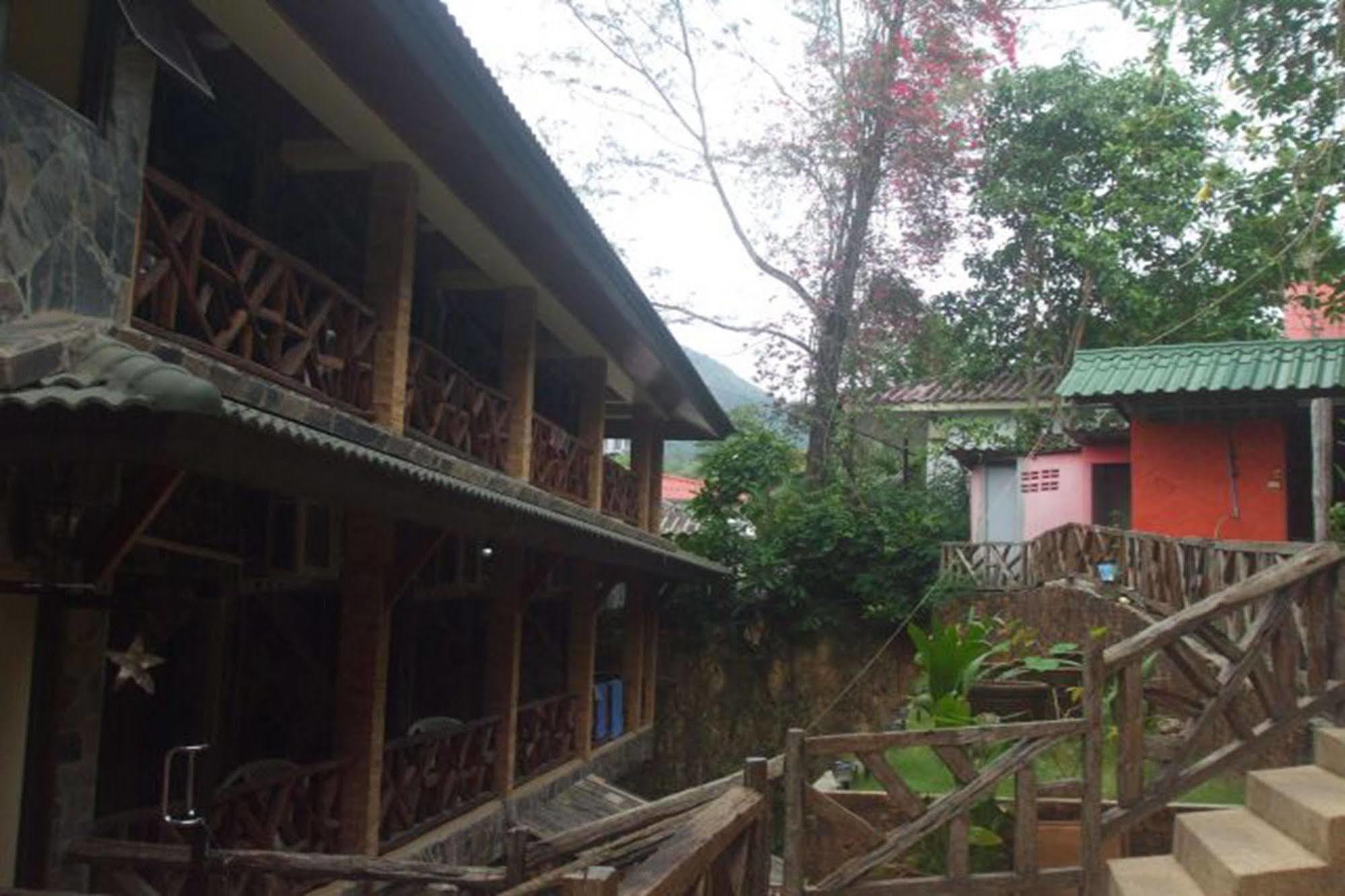Koh Chang Hut Hotel Exterior photo