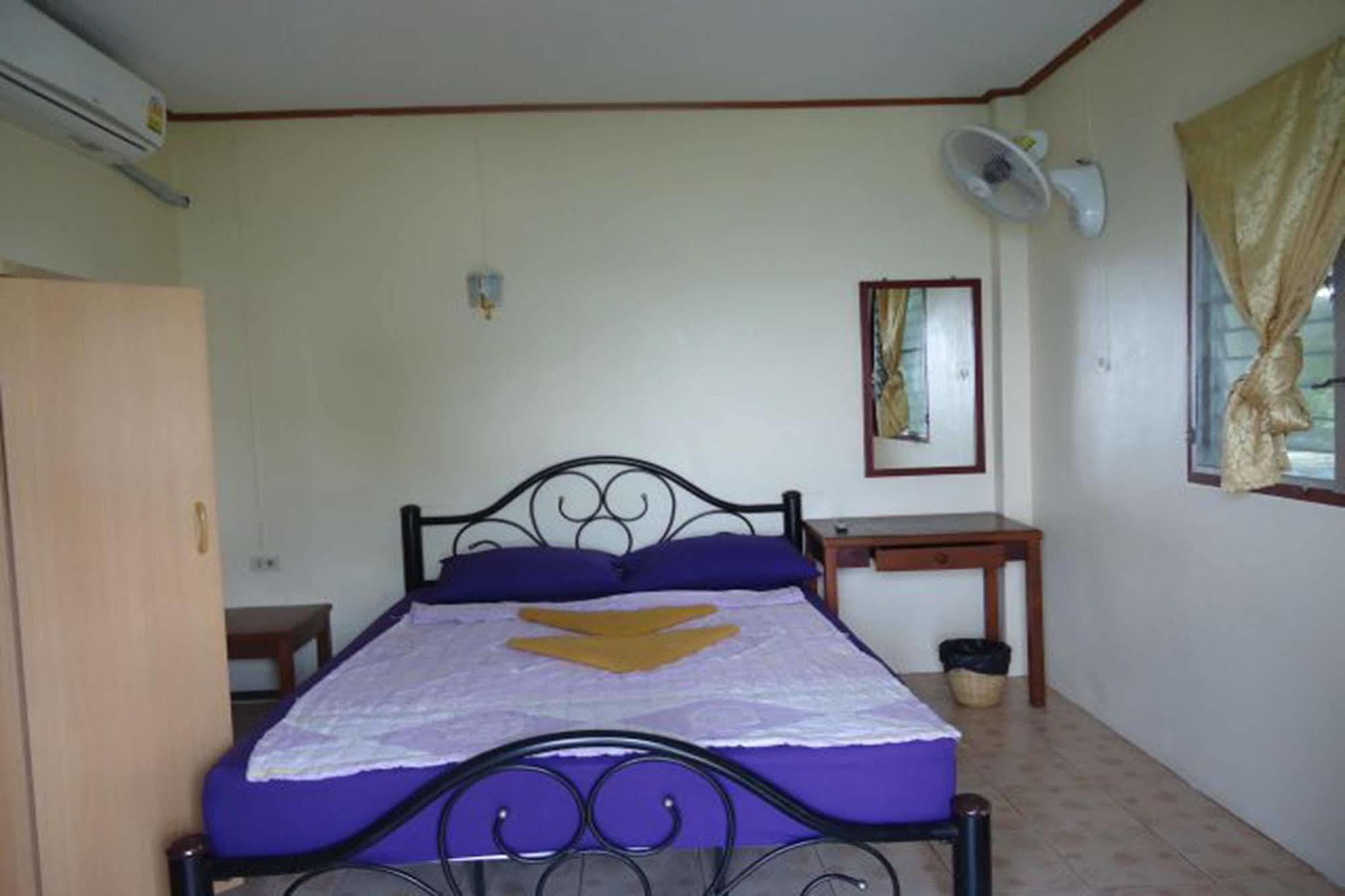 Koh Chang Hut Hotel Exterior photo