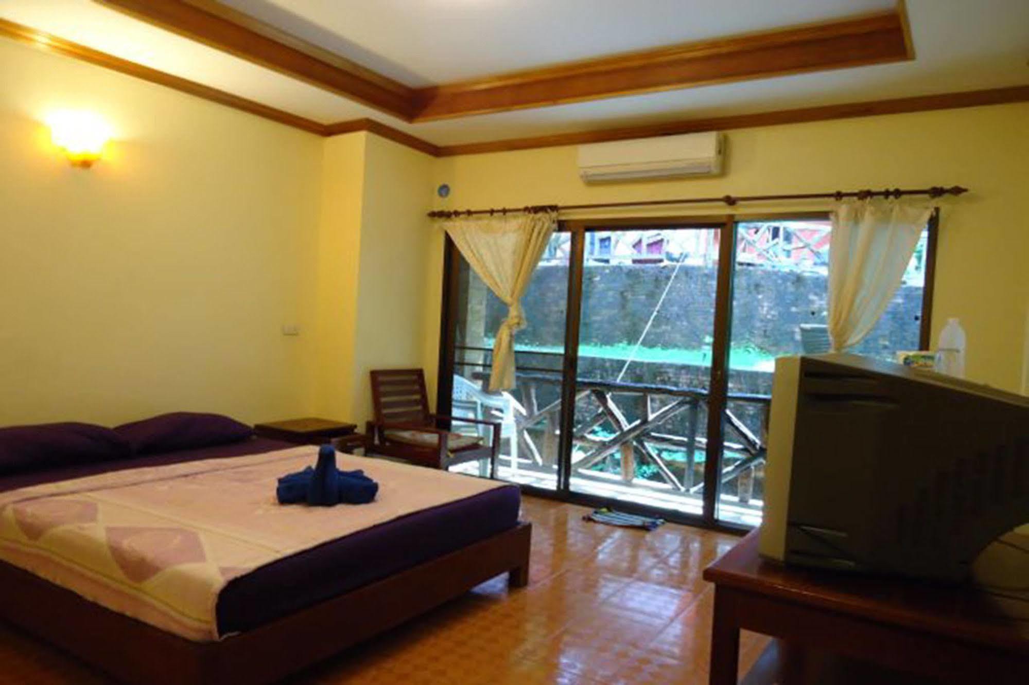 Koh Chang Hut Hotel Exterior photo