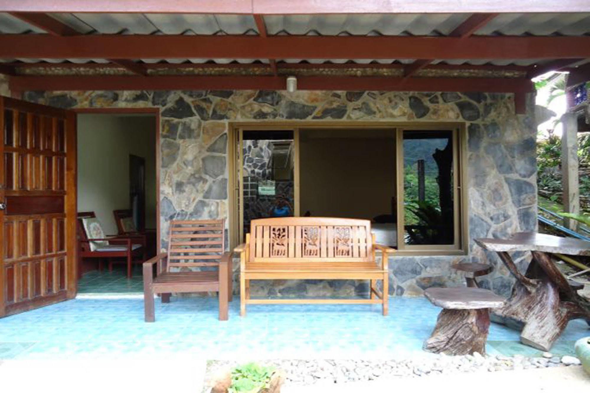 Koh Chang Hut Hotel Exterior photo