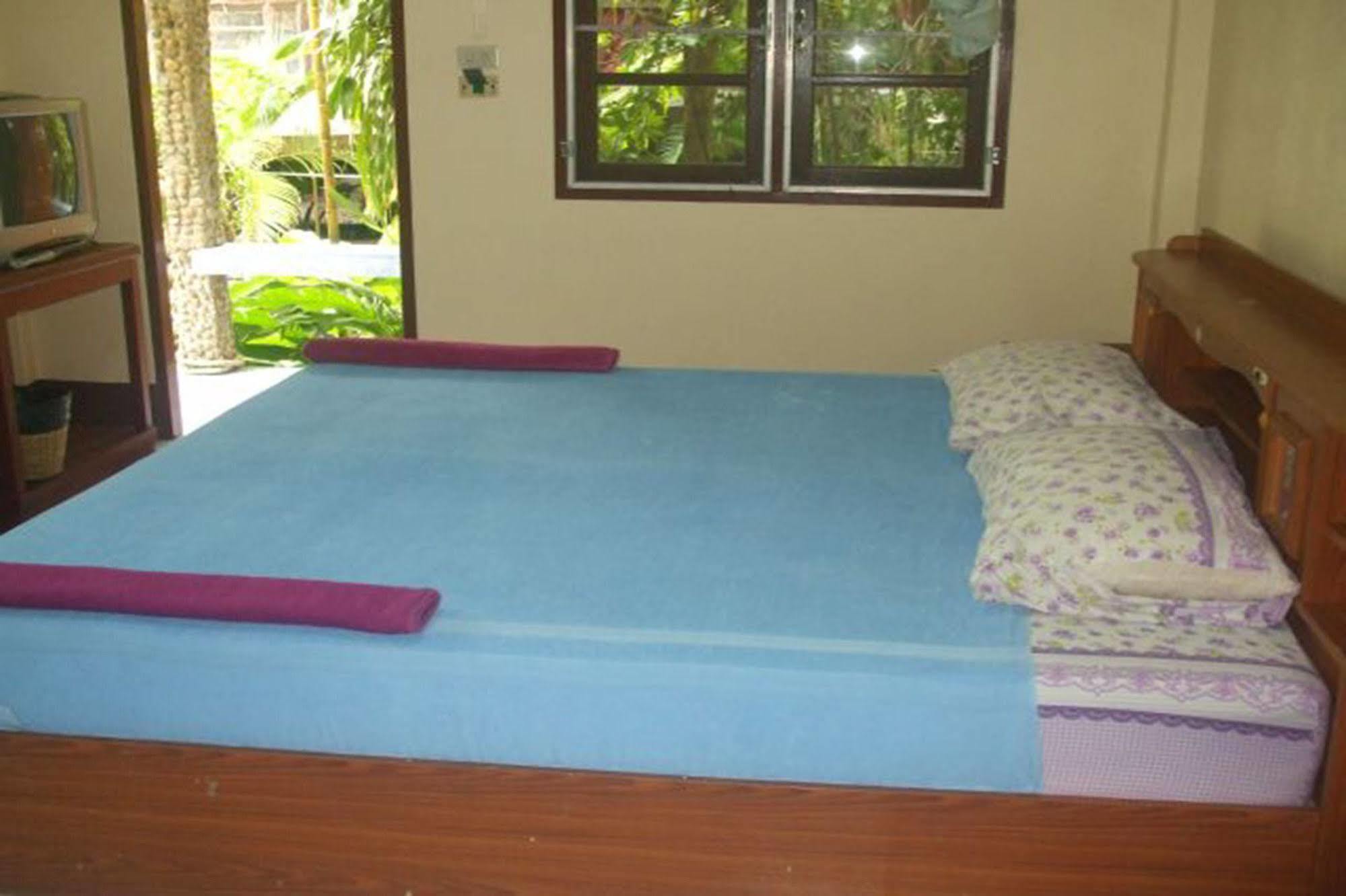 Koh Chang Hut Hotel Exterior photo