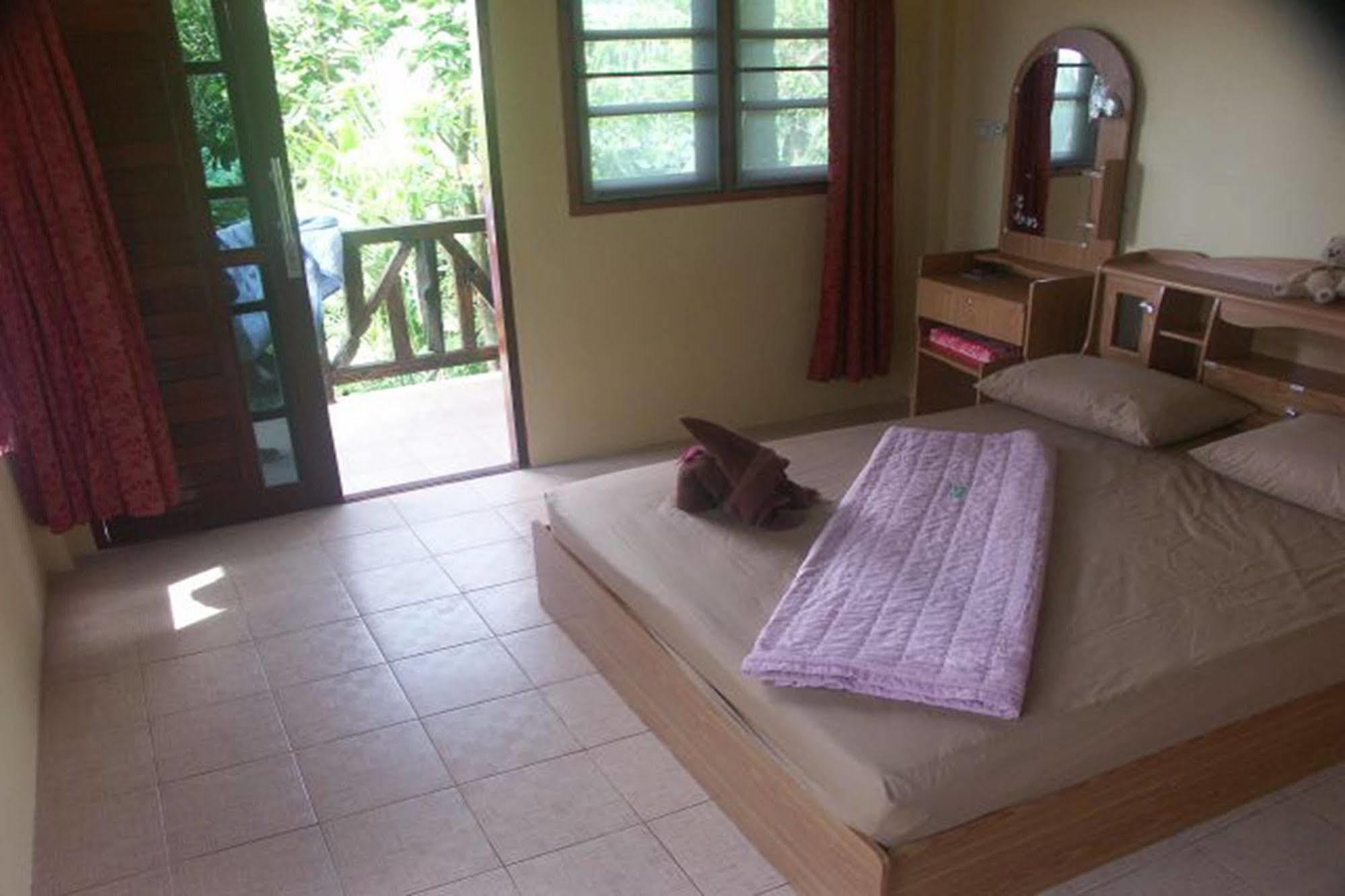 Koh Chang Hut Hotel Exterior photo